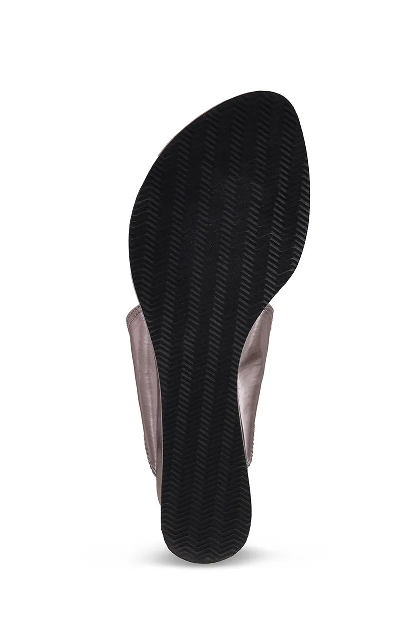 Classic Low K Wedge Camel