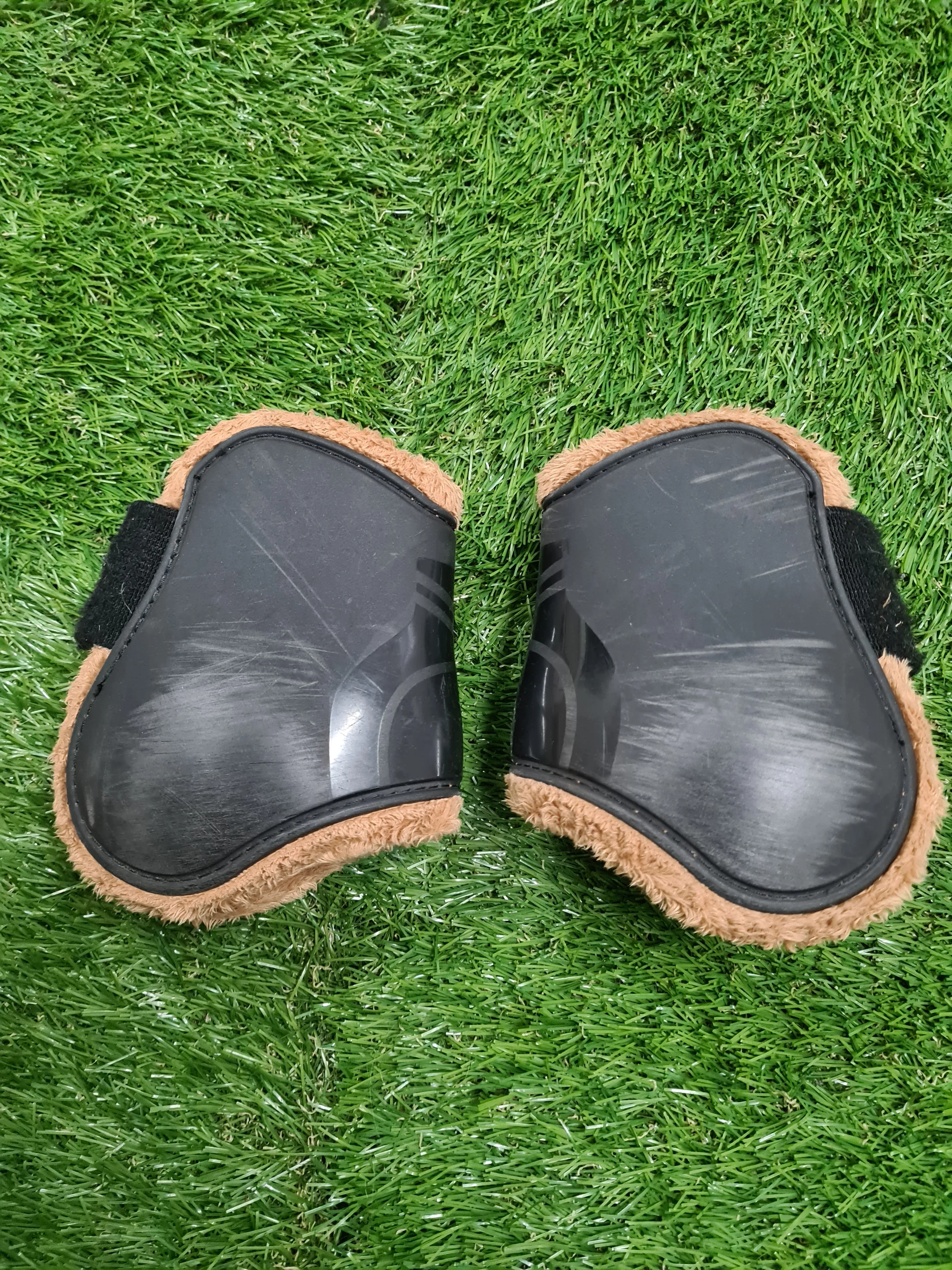 Fouganza fetlock boots size pony/cob black faux fur lined FREE POSTAGE 🟢
