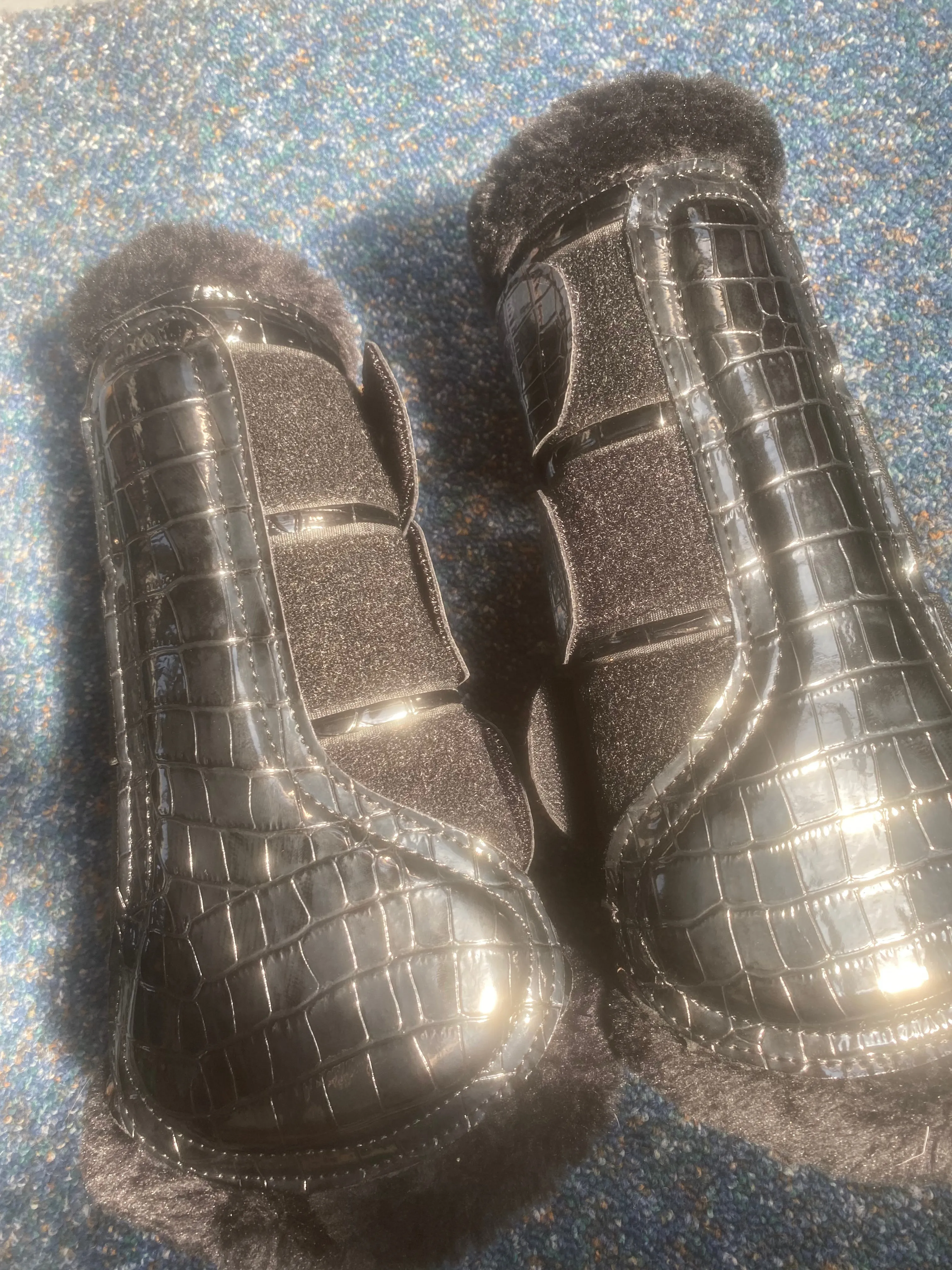 New fur lined brushing boots with patent textured front FREE POSTAE🟢