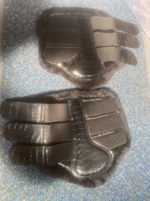New fur lined brushing boots with patent textured front FREE POSTAE🟢