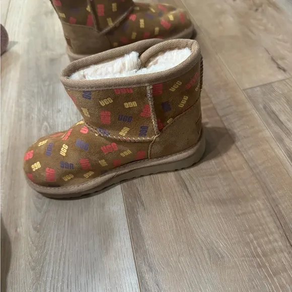 UGG JONA CONFETTI LOGO MINI BOOTS -CHESTNUT SUEDE -UGGPURE LINED -size 11 kids